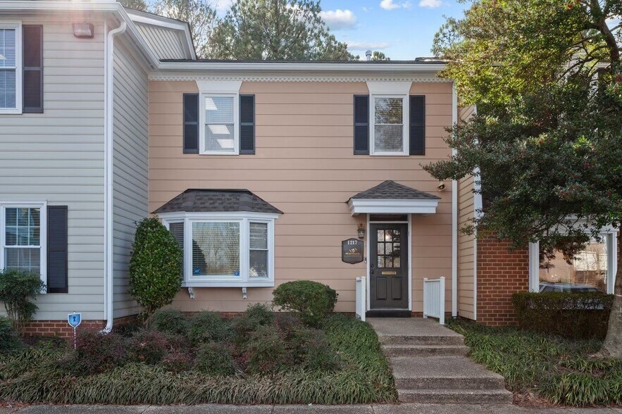 More Photos Of 1211-1221 Mall Dr, Richmond Office For Lease