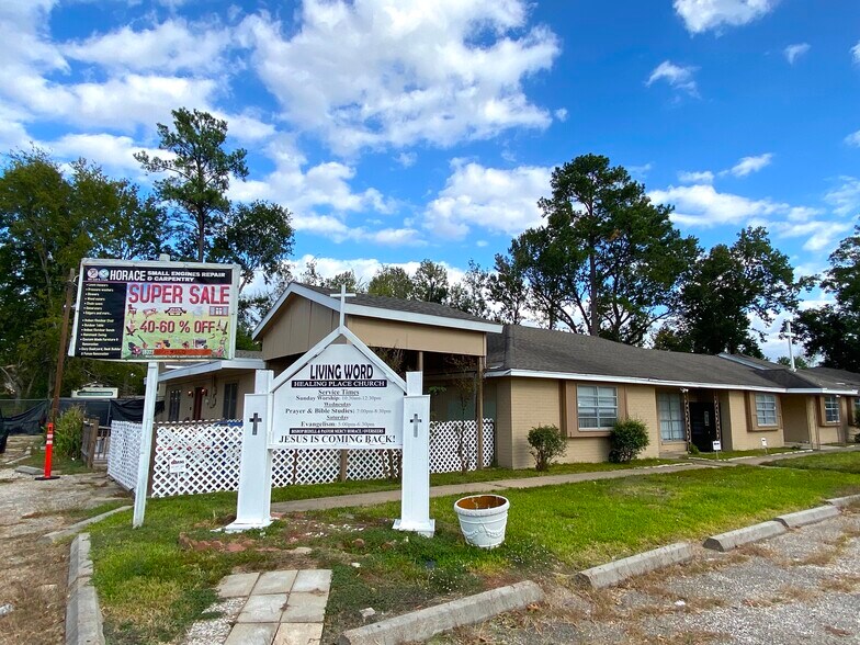 More Photos Of 15518 Silver Ridge Dr, Houston Specialty For Lease