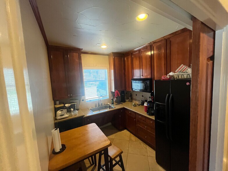 More Photos Of 310 W Main Ave, Round Rock Office For Sale