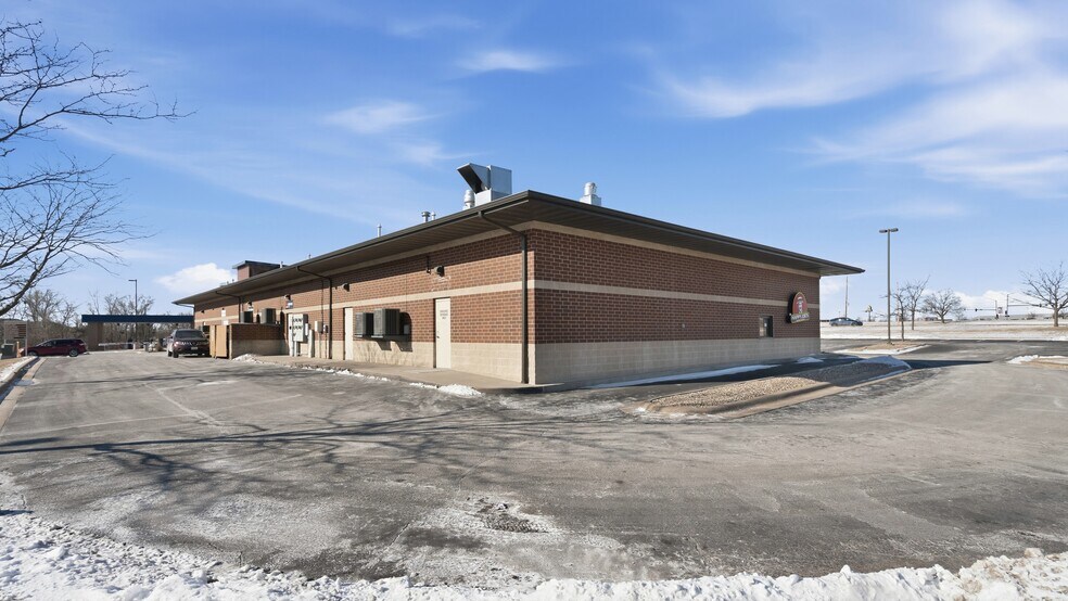 More Photos Of 3315 SW Williams Blvd, Cedar Rapids Storefront Retail Office For Lease