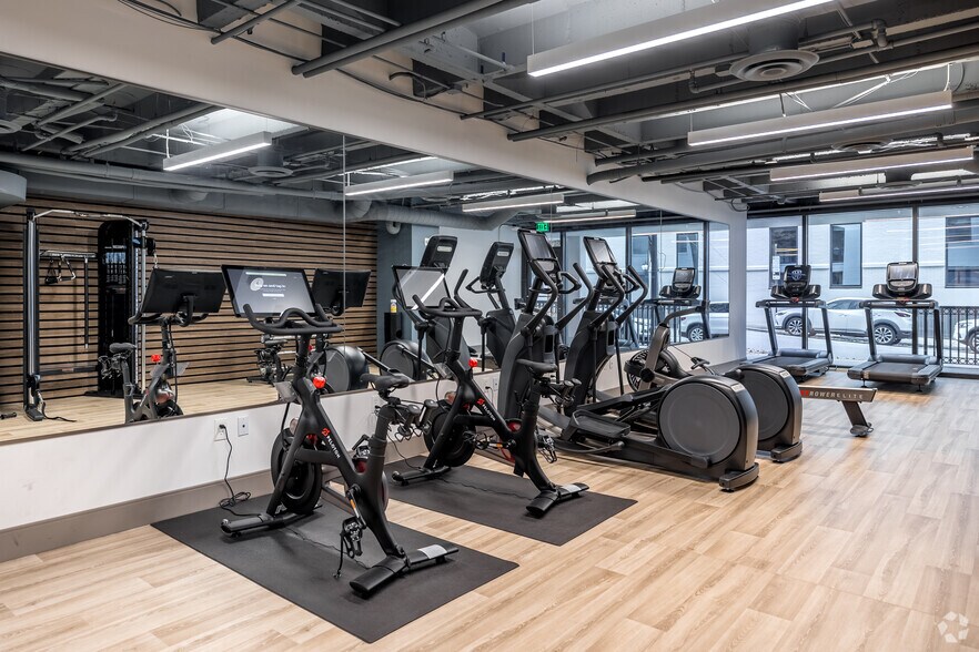 More Photos Of 1375 Peachtree St NE, Atlanta Office For Lease