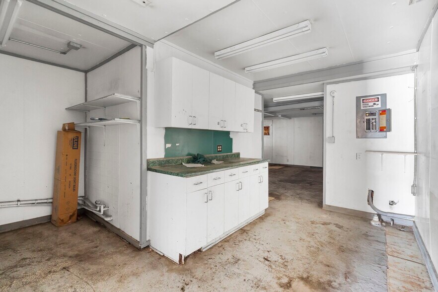 More Photos Of 825 MO-59, Carthage Industrial For Lease