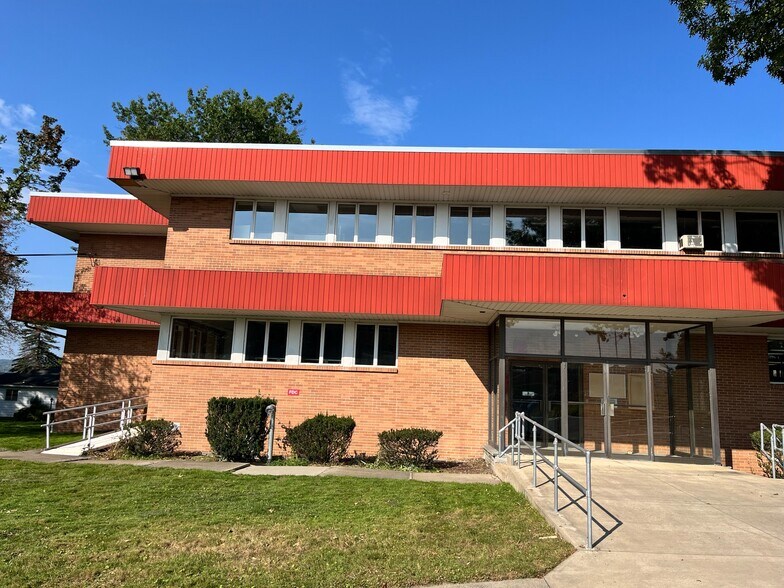 More Photos Of 400 Riverside Dr, Johnson City Specialty For Lease