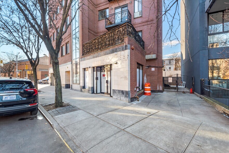 More Photos Of 188 Woodpoint Rd, Brooklyn Apartments For Sale