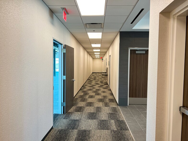 More Photos Of 400 W Davis St, Conroe Office For Lease