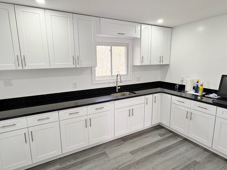 More Photos Of 113 N Chestnut St, New Paltz Office Residential For Lease