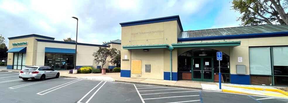 More Photos Of 38980 Paseo Padre Pky, Fremont Bank For Lease