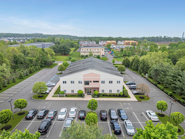 More Photos Of 500 Park Ave, Manalapan Township Medical For Lease