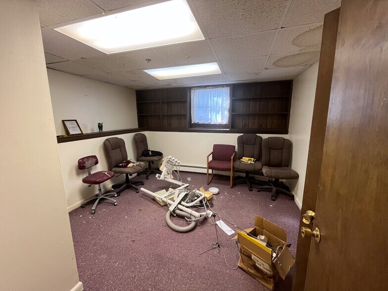 More Photos Of 155 Saco Ave, Old Orchard Beach Office For Sale