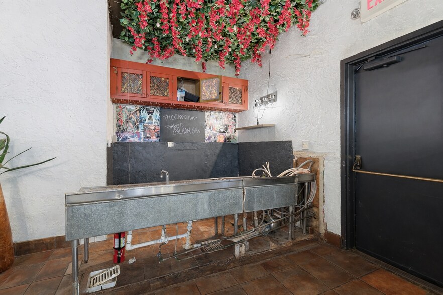 More Photos Of 1100-1106 W Avenue K, Lancaster Freestanding For Lease