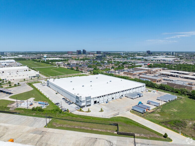 More Photos Of 255 Fallbrook Dr, Houston Distribution For Lease