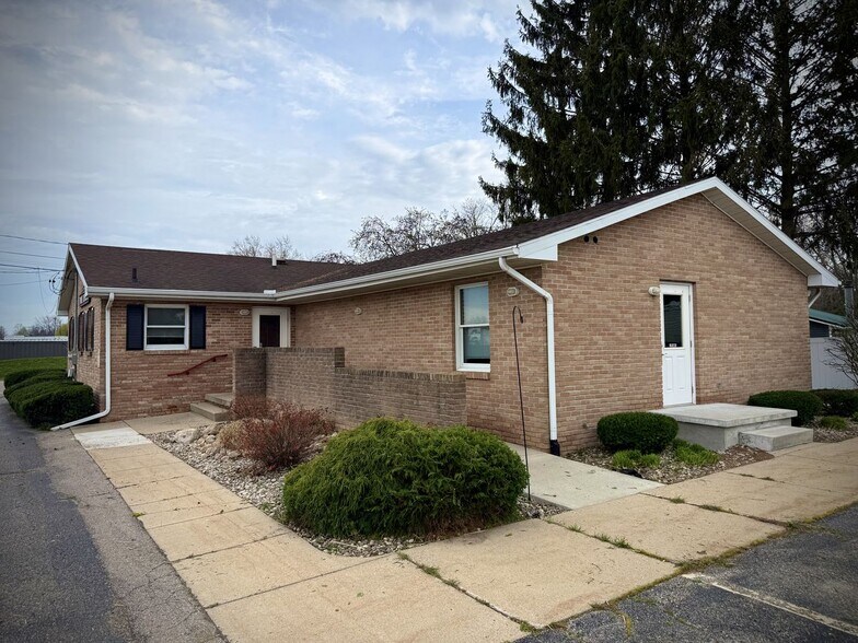 More Photos Of 923 N Oakland St, Saint Johns Medical For Lease