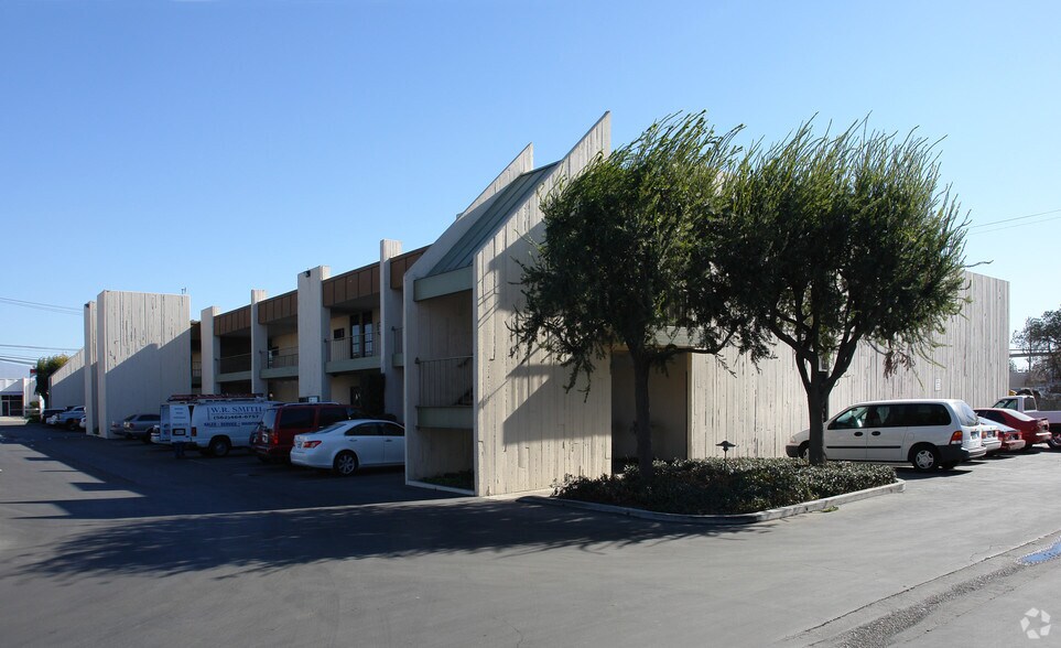 More Photos Of 2100-2122 S Grand Ave, Santa Ana Unknown For Lease