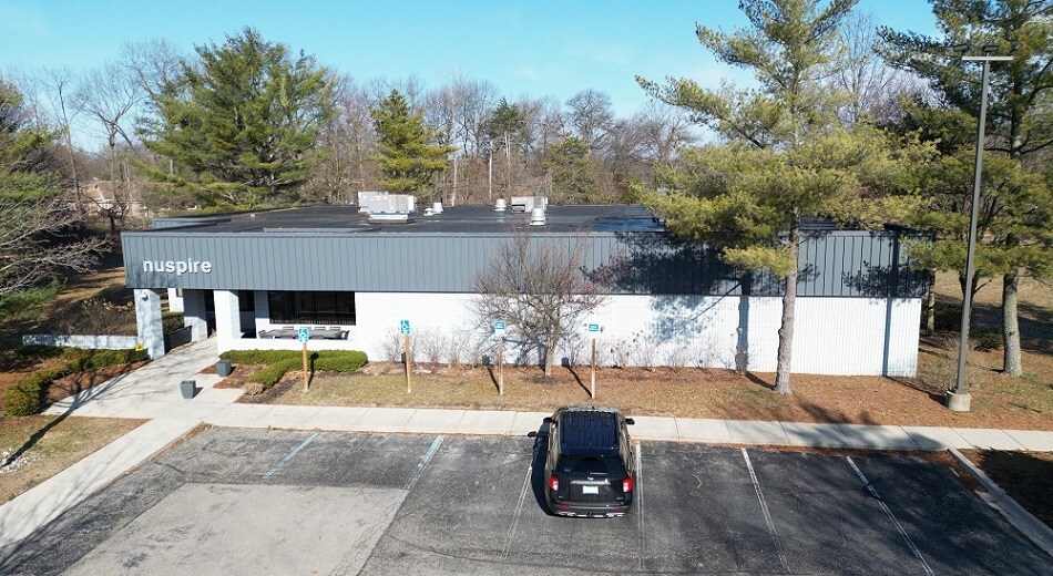 Primary Photo Of 3155 Dallavo Ct, Walled Lake Light Manufacturing For Sale