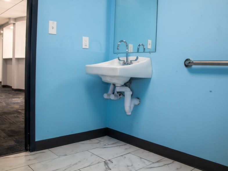 More Photos Of 826 Crescent St, Brockton Freestanding For Lease