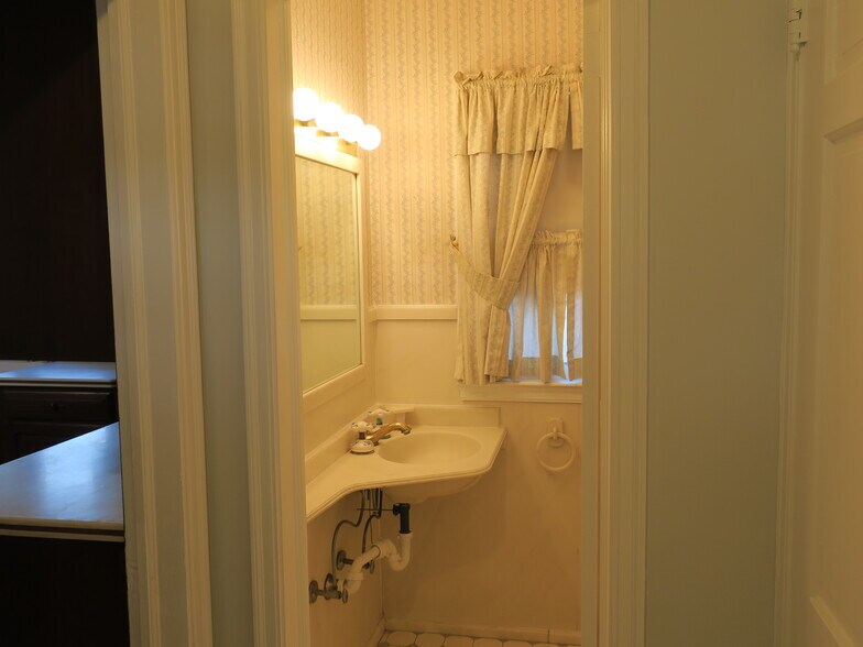 More Photos Of 529 Route 17M, Middletown Storefront Retail Residential For Sale