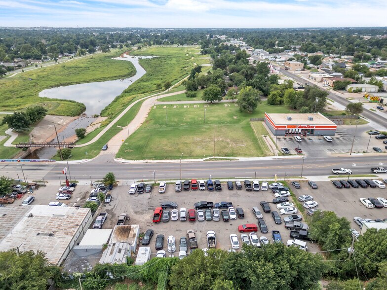 More Photos Of 111 SW 29th St, Oklahoma City Auto Dealership For Sale