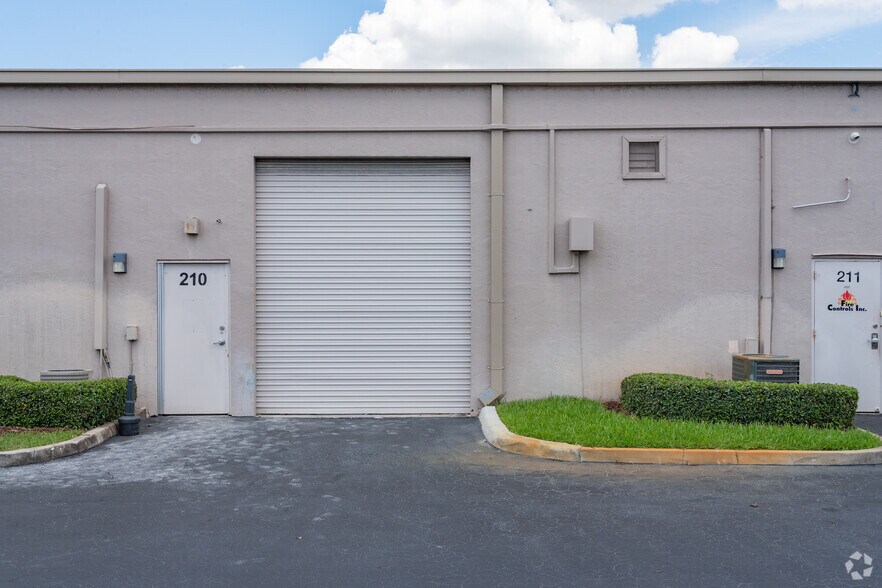 More Photos Of 6555 Powerline Rd, Fort Lauderdale Light Manufacturing For Lease