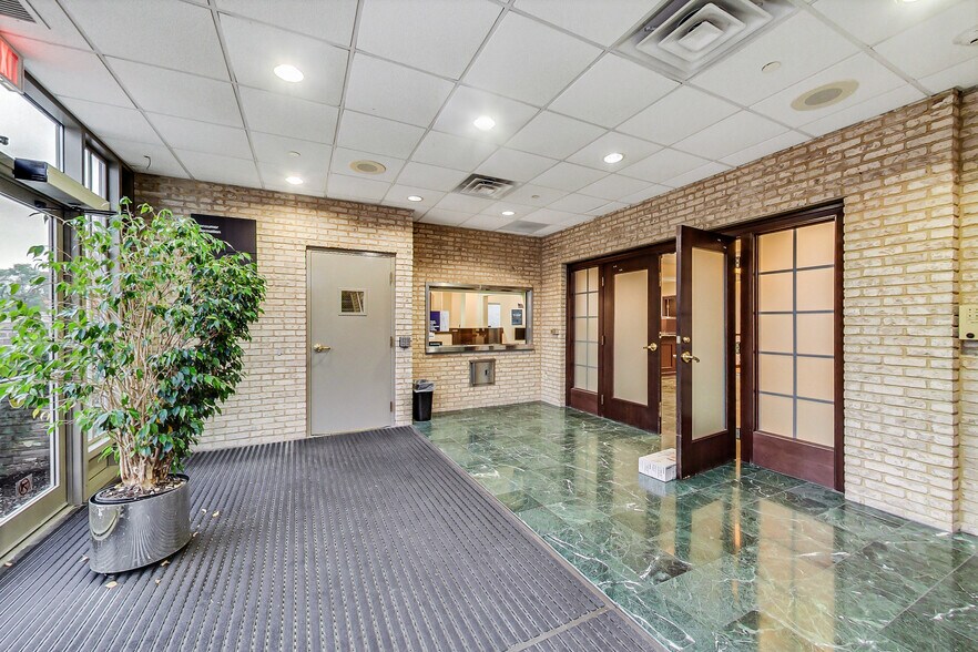 More Photos Of 718 Ogden Ave, Downers Grove Loft Creative Space For Lease