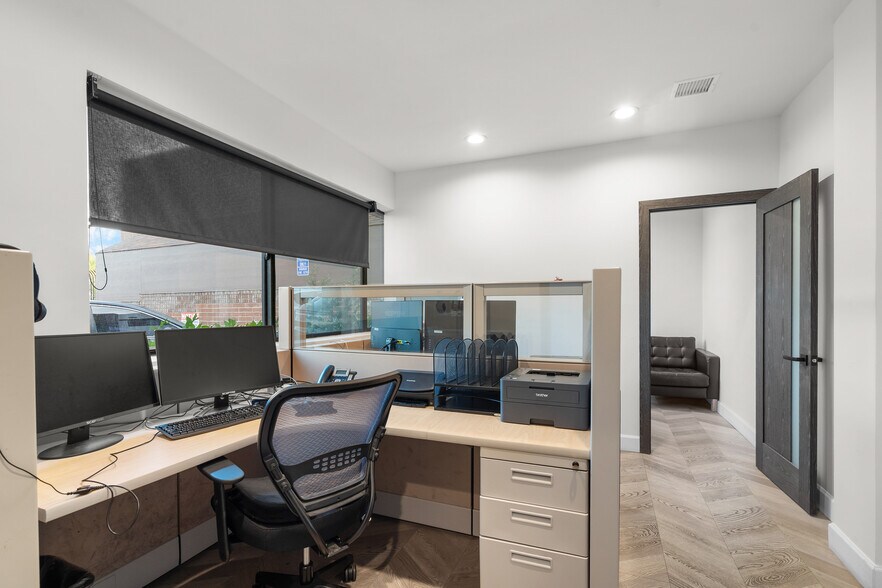 More Photos Of 4041 Wilshire Blvd, Los Angeles Office For Lease