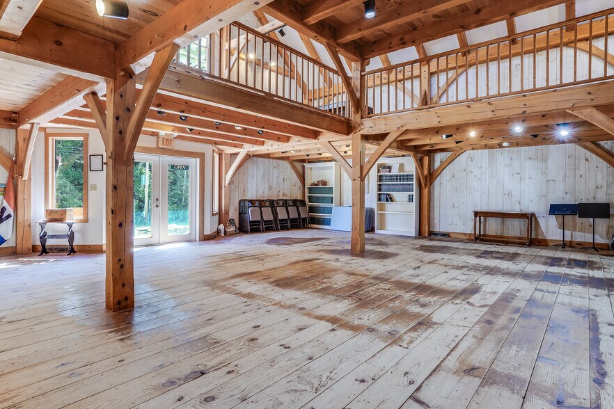 More Photos Of 3 Elm Hill Rd, Peterborough Freestanding For Sale