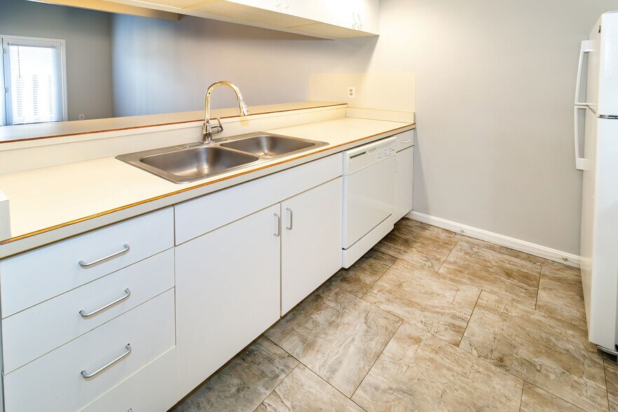 More Photos Of 1410 N Weinbach Ave, Evansville Apartments For Sale