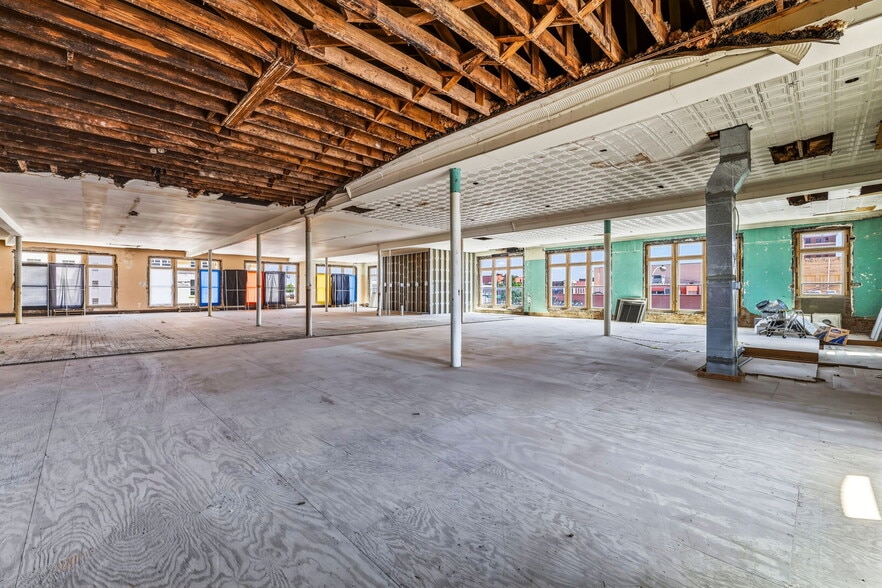 More Photos Of 29 S Chadbourne St, San Angelo Drugstore For Sale