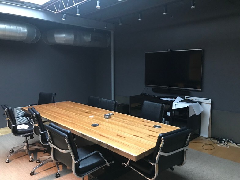 More Photos Of 2437 1/2 University Blvd, Houston Office For Lease