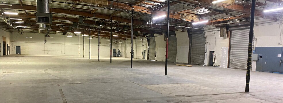 More Photos Of 2546 N Clovis Ave, Fresno Showroom For Sale