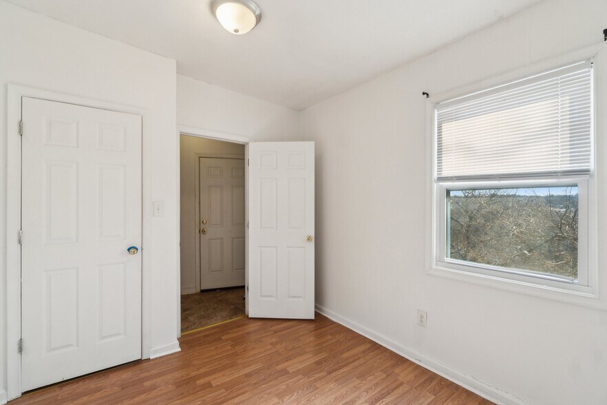 More Photos Of 3162 Buena Vista Ter SE, Washington Apartments For Sale