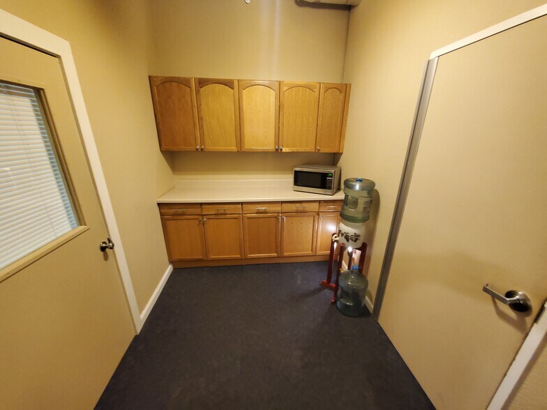 More Photos Of 14165 Market St, Walnut Grove Showroom For Sale