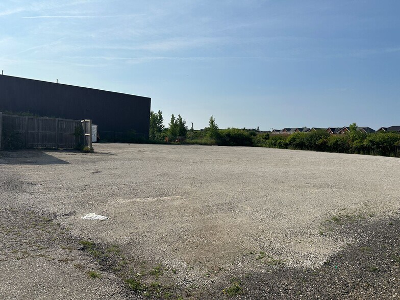 More Photos Of 290 Bronte St S, Milton Land For Lease