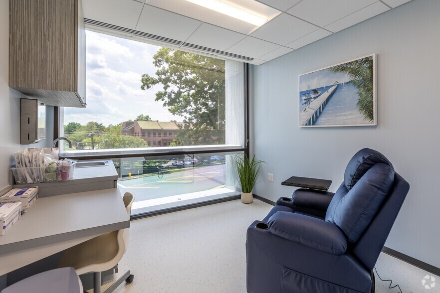 More Photos Of 8320 Old Courthouse Rd, Vienna Office For Lease