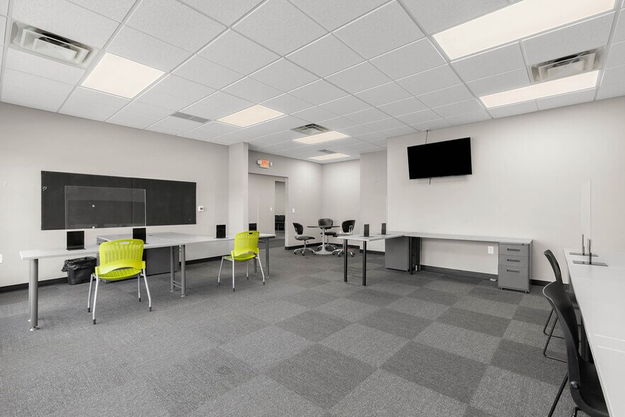 More Photos Of 3051 Delta Marine Dr, Reynoldsburg Flex For Sale