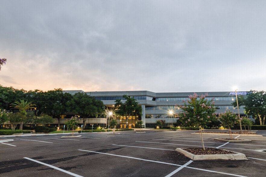 More Photos Of 901 North Lake Destiny Rd, Maitland Office For Lease