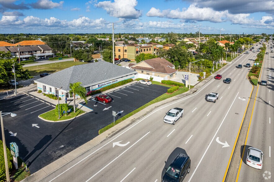 More Photos Of 715 Cape Coral Pky, Cape Coral Veterinarian Kennel For Sale
