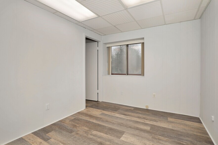 More Photos Of 103 Fort Salonga Rd, Northport Office For Sale