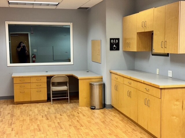 More Photos Of 160 S Turnpike Rd, Wallingford Light Distribution For Lease