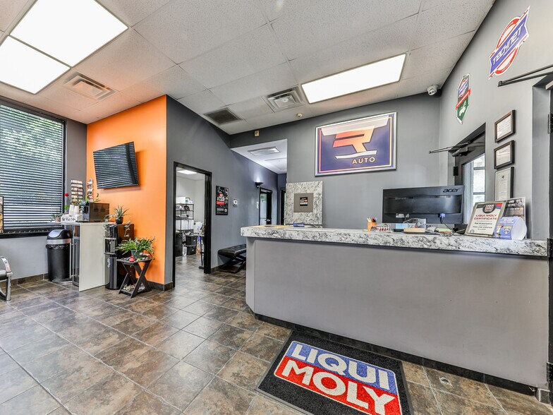 More Photos Of 4435 State Bridge Way, Alpharetta Auto Repair For Sale