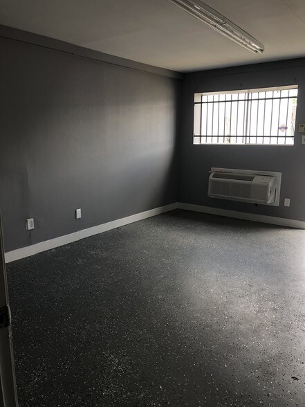 More Photos Of 6008 W 34th St, Houston Warehouse For Lease