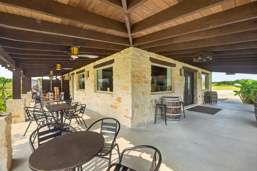 More Photos Of 14773 Coon Rd, Winnie Storefront Retail Residential For Sale