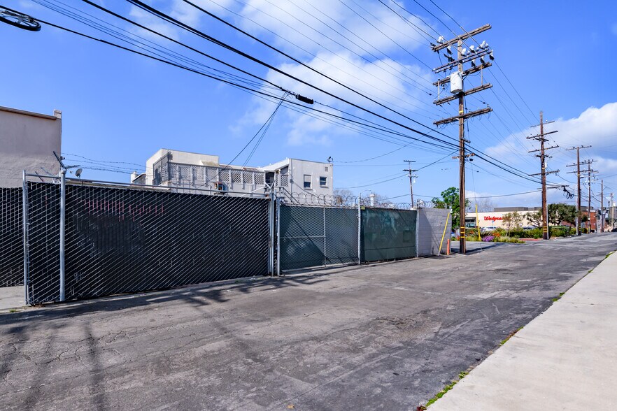 More Photos Of 2011-2013 Lincoln Blvd, Santa Monica General Retail For Sale
