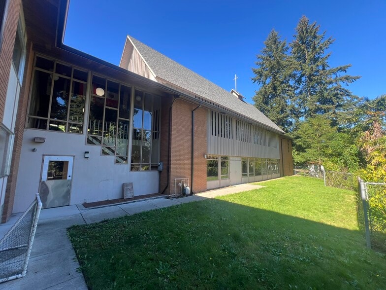 More Photos Of 9412 15th Ave NE, Seattle Specialty For Sale
