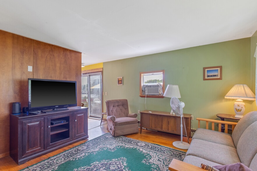 More Photos Of 356 King St, Fair Haven Marina For Sale