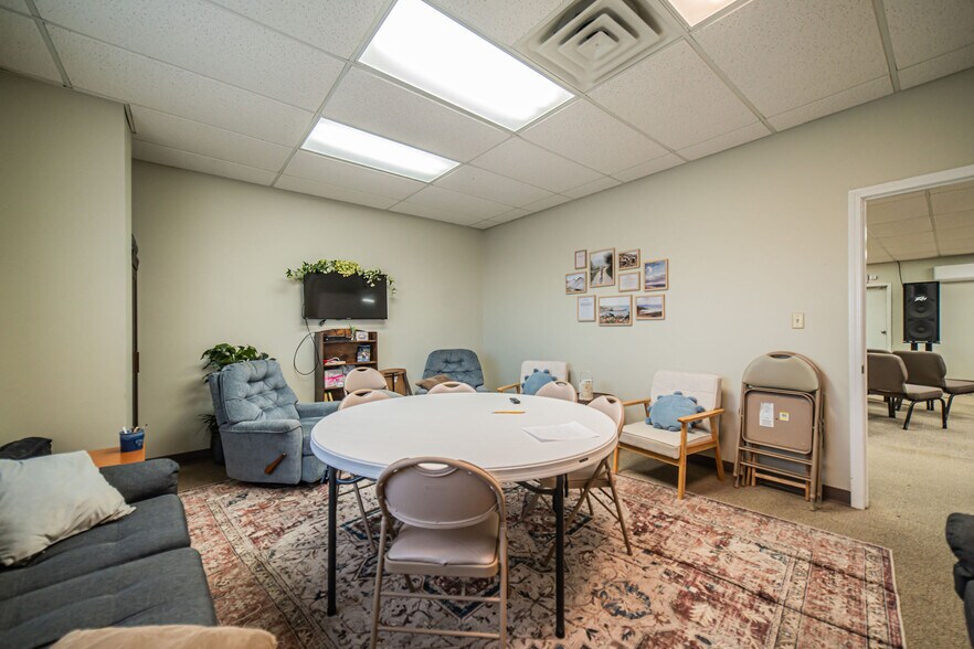 More Photos Of 3530 Park Plaza Rd, Paducah Flex For Lease