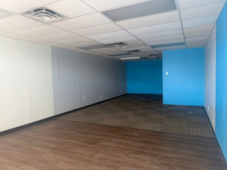 More Photos Of 2715 S Colorado Blvd, Denver Unknown For Lease