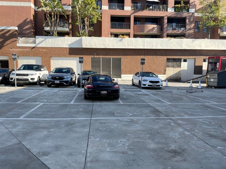 More Photos Of 270 N Canon Dr, Beverly Hills Office For Lease