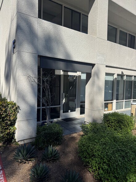 More Photos Of 711 W 17th St, Costa Mesa Light Manufacturing For Lease