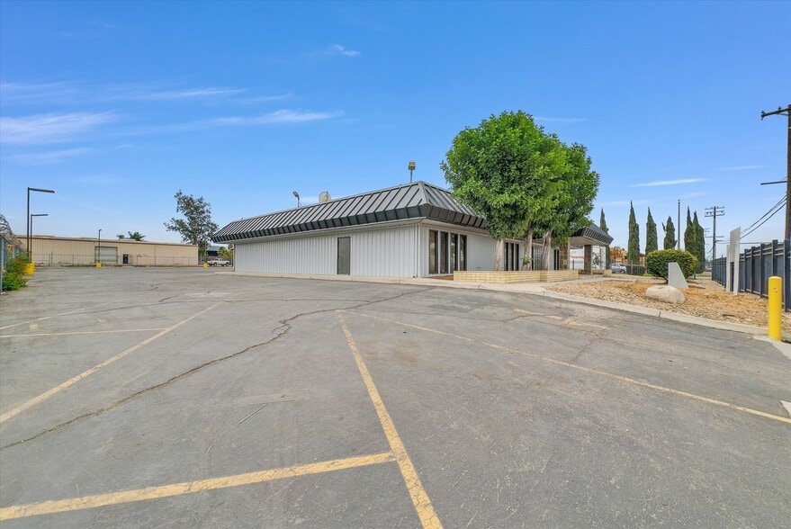 More Photos Of 15384 Arrow Blvd, Fontana Office For Lease