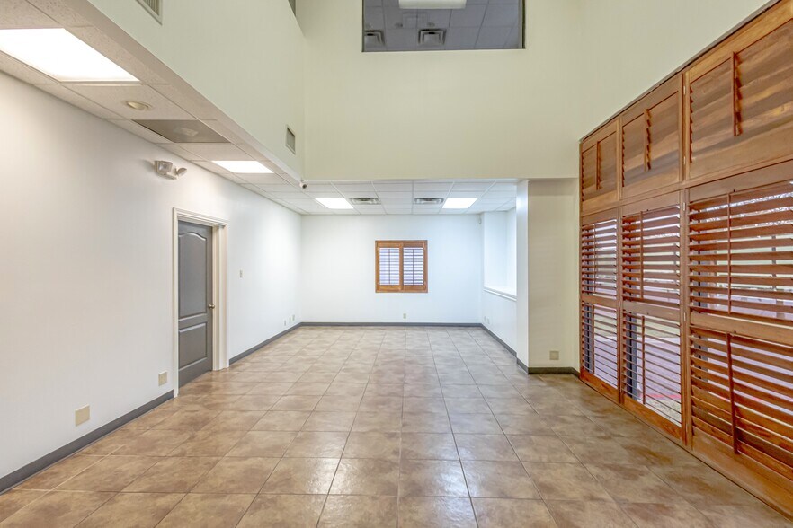 More Photos Of 14619 Archer Dr, Laredo Warehouse For Lease